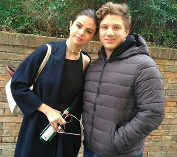 Selena Gomez posing with a fan wearing the silver orb choker by Jennifer Fisher out in Venice, Italy on Tuesday, January 31, 2017