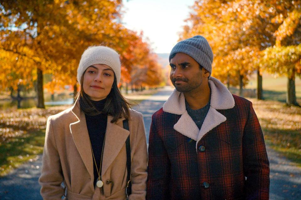 Alessandra Mastronardi and Aziz Ansari in season 2 of 'Master of None'