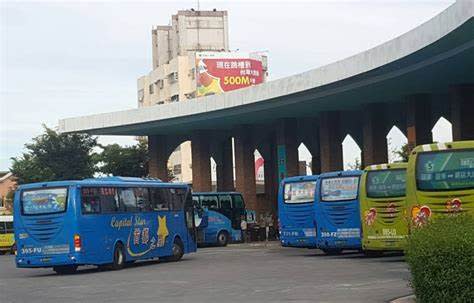 交通部規劃擴大北部通勤月票補助漏列宜蘭，交通處長王明輝說，希望一併把宜蘭列入，鼓勵通勤族搭乘公共運輸，才能有效移轉車流，紓解國五的塞車問題。 （記者林坤瑋翻攝）