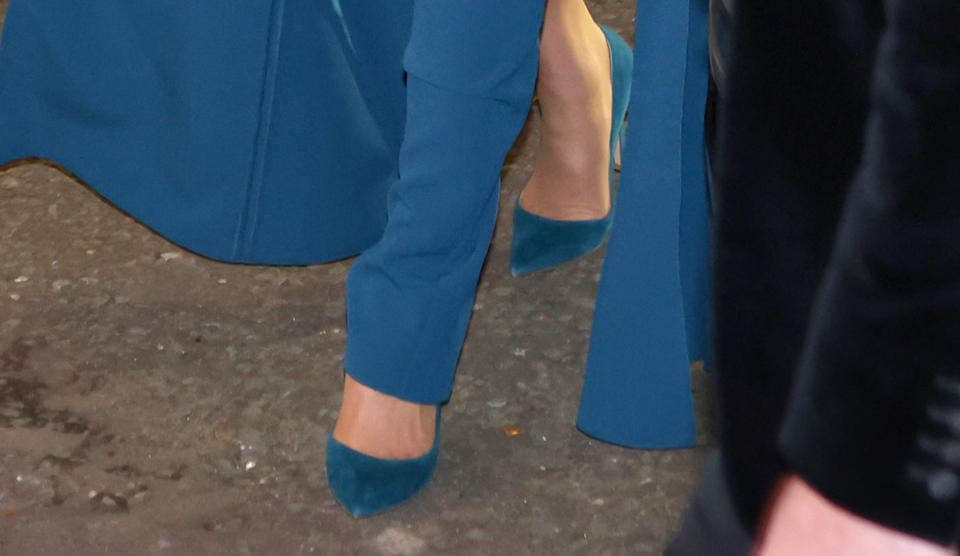 Kate Middleton, Royal Variety Performance, Prince William, Gianvito Rossi, heels, high heels, pumps, suede pumps, blue pumps, blue heels, holidays, Gianvito 105 pumps