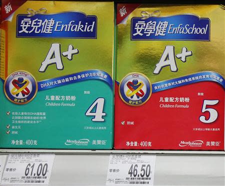 Mead Johnson Nutrition milk powder products are displayed on shelves at a supermarket in Beijing in this August 7, 2013 file photo. REUTERS/Kim Kyung-Hoon/Files