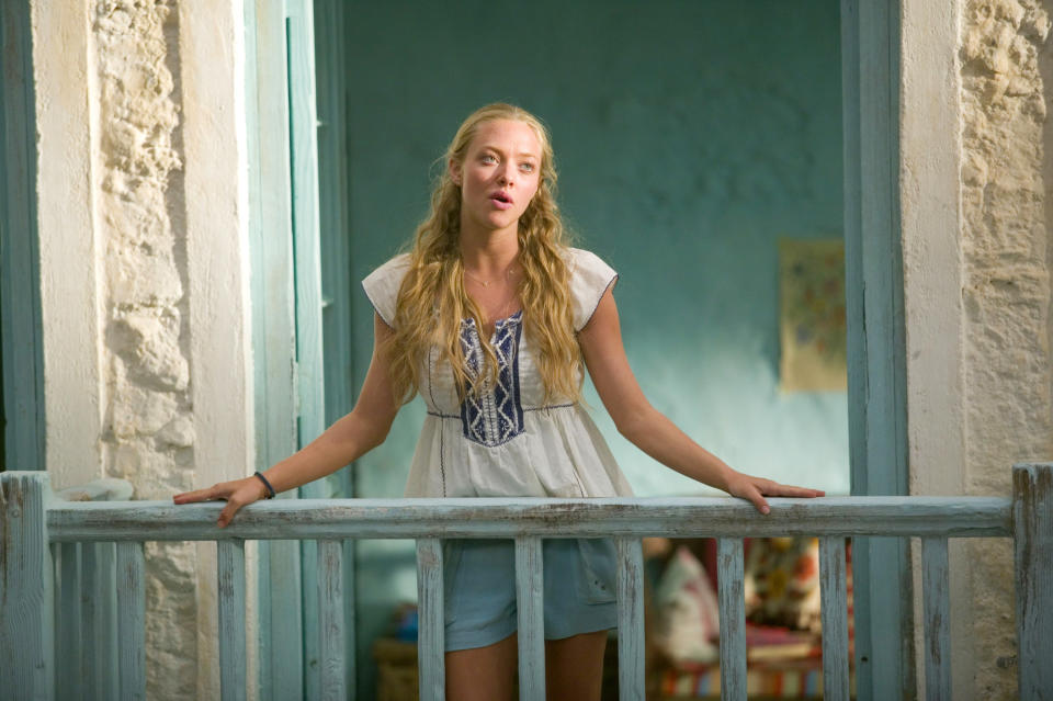 Amanda Seyfried leans on a balcony