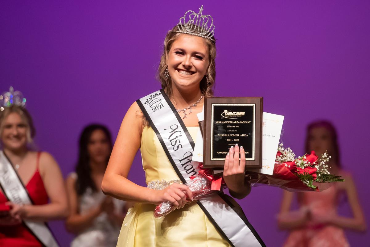 Grace Coppersmith crowned Miss Hanover Area 2021-2022