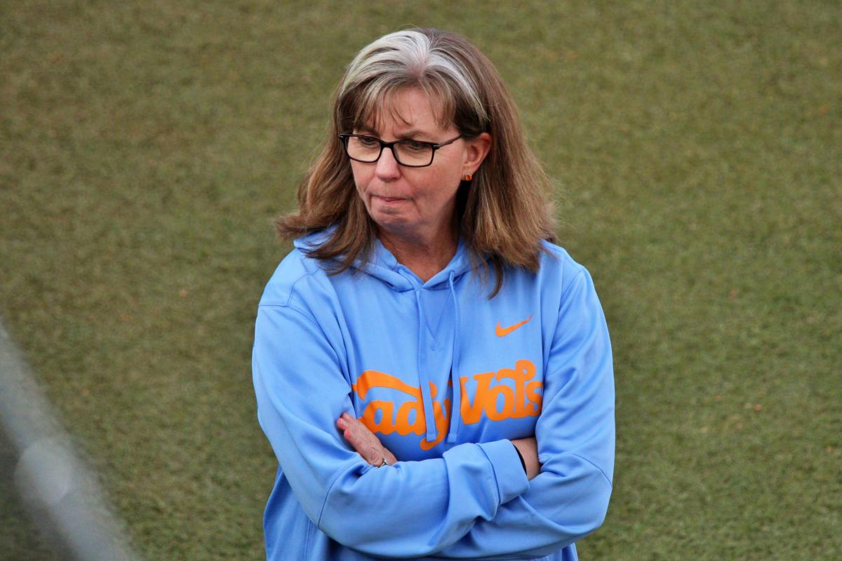 Tennessee extends Karen Weekly's contract