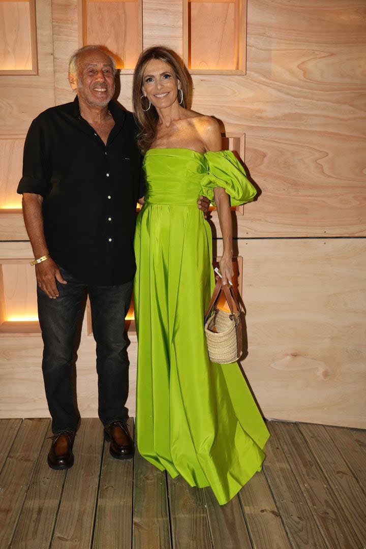 El reconocido productor televisivo Gustavo Yankelevich y su mujer, la siempre espléndida Rossella Della Giovamparola con un espectacular vestido verde