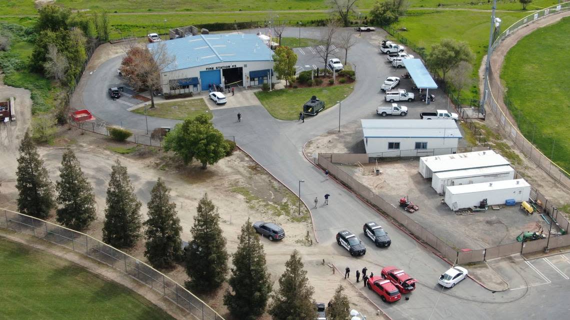 Police respond to a scene of a shooting incident at Mahany Park in Roseville that left a hostage dead and another hostage and a California Highway Patrol officer injured Thursday, April 6, 2023. A suspect was taken into custody. Hector Amezcua/hamezcua@sacbee.com