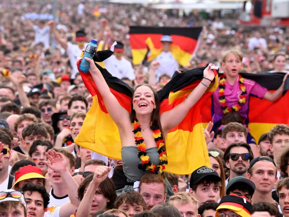 In Berlin feierten Zehntausende Fans (IMAGO/Frederic Kern)
