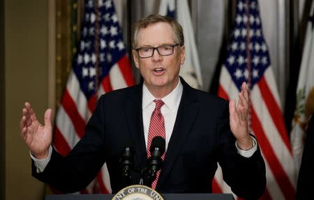 FILE PHOTO - U.S. Trade Representative Robert Lighthizer speaks during a ceremony at the White House in Washington, U.S. on May 15, 2017. REUTERS/Kevin Lamarque/File Photo