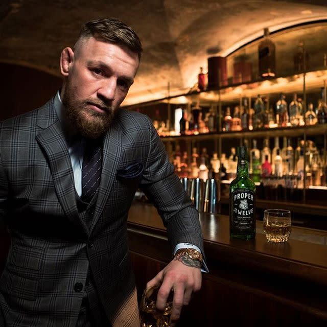 Conor McGregor presenta su marca de whiskey. <a href="https://www.instagram.com/thenotoriousmma/" rel="nofollow noopener" target="_blank" data-ylk="slk:Foto: Conor McGregor/Instagram;elm:context_link;itc:0;sec:content-canvas" class="link ">Foto: Conor McGregor/Instagram</a>