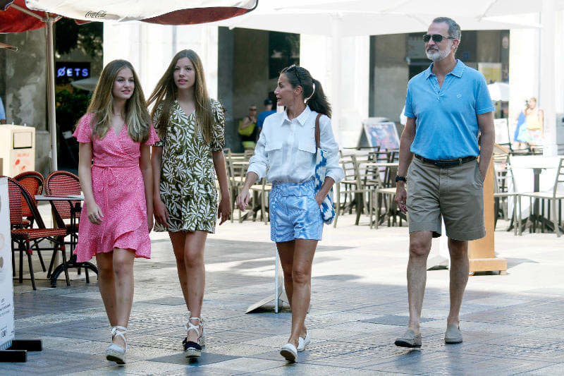 Los reyes Felipe y Letizia con Leonor y Sofía