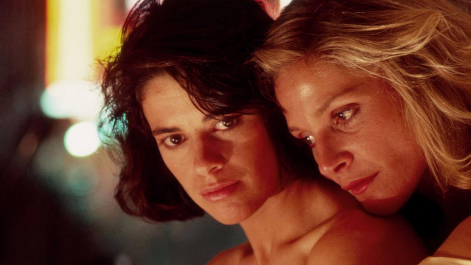 Patricia Charbonneau and Helen Shaver in DESERT HEARTS, 1985.