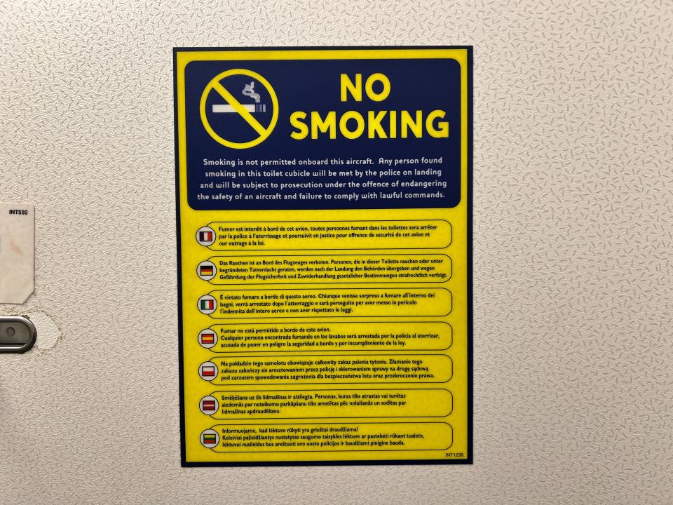 A no-smoking sign in a Ryanair bathroom
