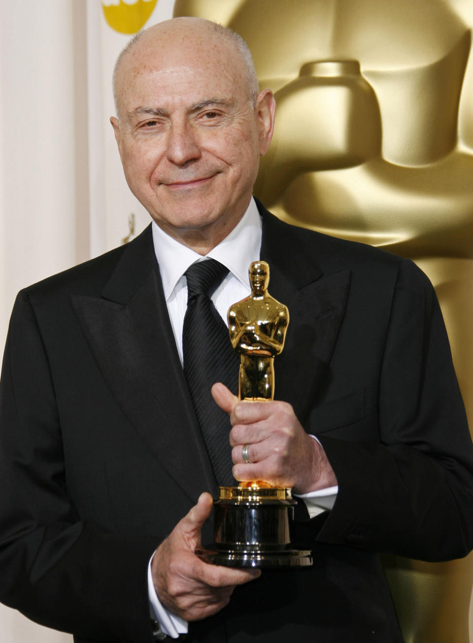 FILE - Alan Arkin poses with the Oscar he won for best supporting actor for his work in "Little Miss Sunshine" at the 79th Academy Awards Sunday, Feb. 25, 2007, in Los Angeles. Arkin, the wry character actor who demonstrated his versatility in comedy and drama as he received four Academy Award nominations and won an Oscar in 2007 for "Little Miss Sunshine," has died. He was 89. (AP Photo/Kevork Djansezian, File)