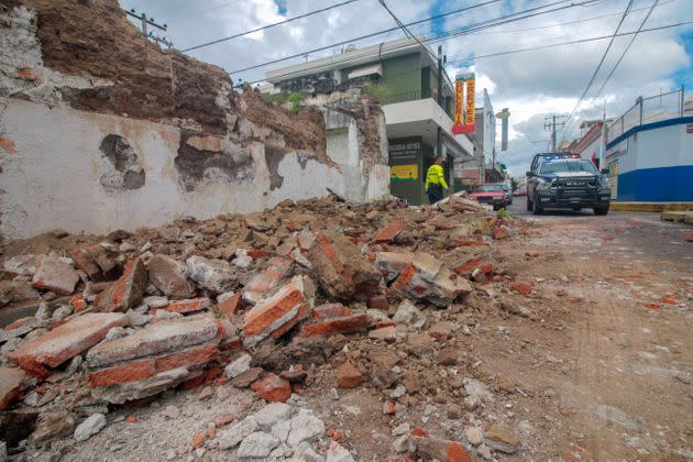  A view of damaged buildings aftermath of 7.6 magnitude earthquake in Colima, Mexico, on September 19. (Photo: Anadolu Agency via Getty Images)