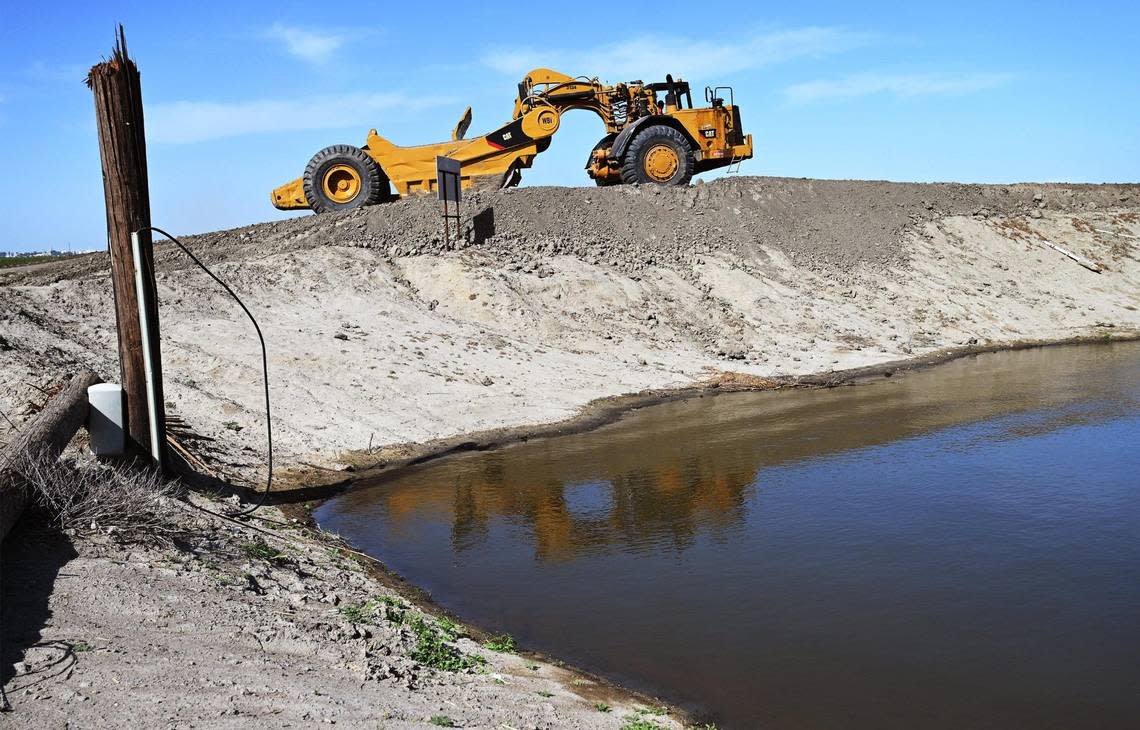 Heavy machinery continues raising the levee south of Corcoran in anticipation of snow melt raising Tulare Lake, photographed Tuesday afternoon, April 25, 2023. ERIC PAUL ZAMORA/ezamora@fresnobee.com
