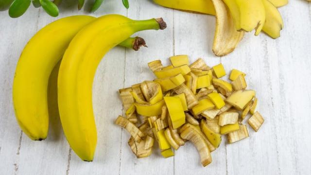 20 Clever Uses for Bananas and Banana Peels