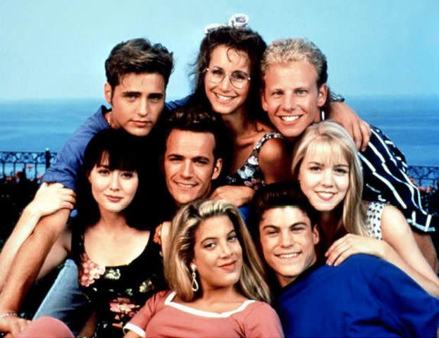 Wikimedia Commons The core cast of Beverly Hills 90210