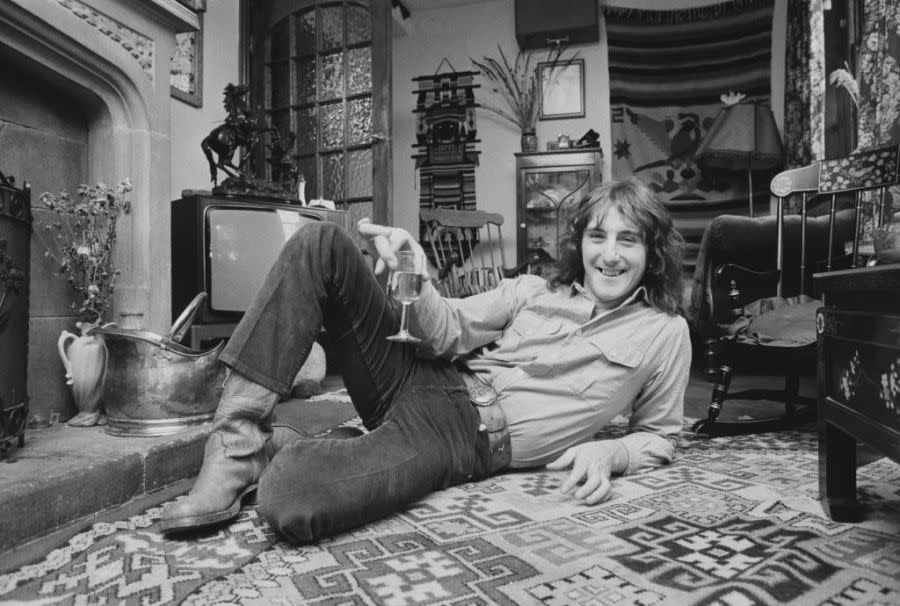 English musician, singer, songwriter and guitarist Denny Laine, UK, 25th September 1979. (Photo by Mike Moore/Evening Standard/Hulton Archive/Getty Images)
