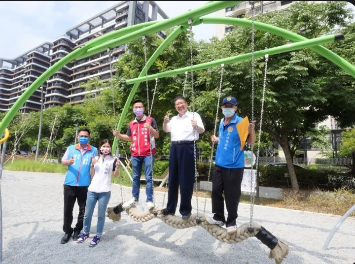 竹北遛小孩景點越來越多　楊文科視察公園聽取意見