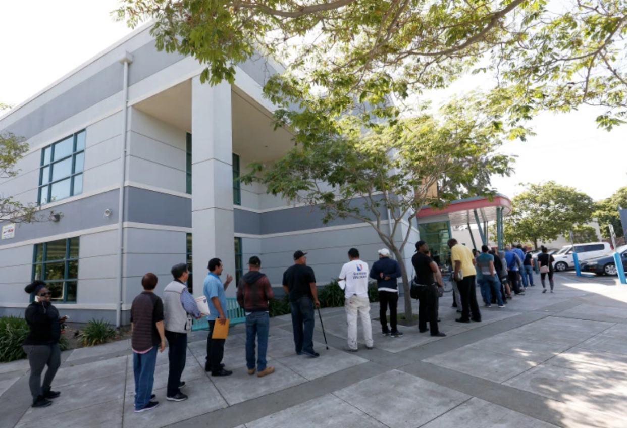 The line at the Claremont Avenue DMV office in Oakland, Calif. (Photo: Jane Tyska/Bay Area News Group)