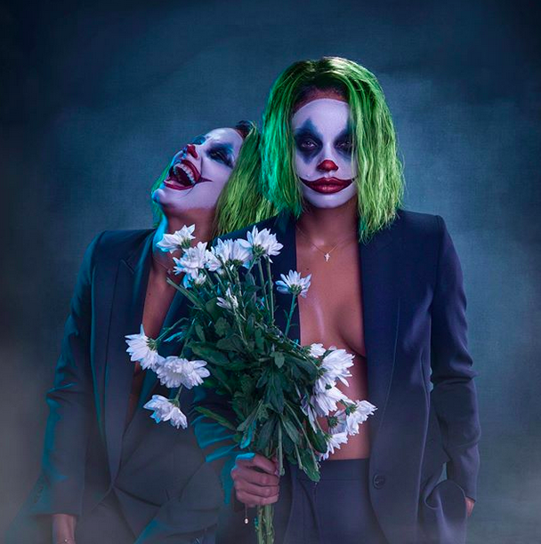 Miss France 2017 Alicia Ayliès surfe sur la mode du Joker, actuellement au cinéma, pour Halloween.