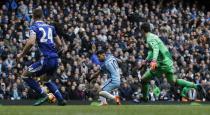 Britain Football Soccer - Manchester City v Chelsea - Premier League - Etihad Stadium - 3/12/16 Manchester City's Sergio Aguero misses a chance to score Reuters / Phil Noble Livepic EDITORIAL USE ONLY. No use with unauthorized audio, video, data, fixture lists, club/league logos or "live" services. Online in-match use limited to 45 images, no video emulation. No use in betting, games or single club/league/player publications. Please contact your account representative for further details.