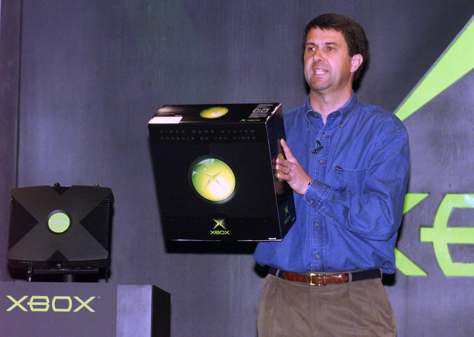 Robbie Bach, chief Xbox officer at Microsoft, displays the packaging for Xbox, Microsoft's video game system at a news conference in Los Angeles May 16, 2001. An Xbox console is seen on the left and will be available November 8 in the United States for $299. Game developers are in Los Angeles for the Electronic Entertainment Expo where new games and systems are displayed.

FSP/RCS