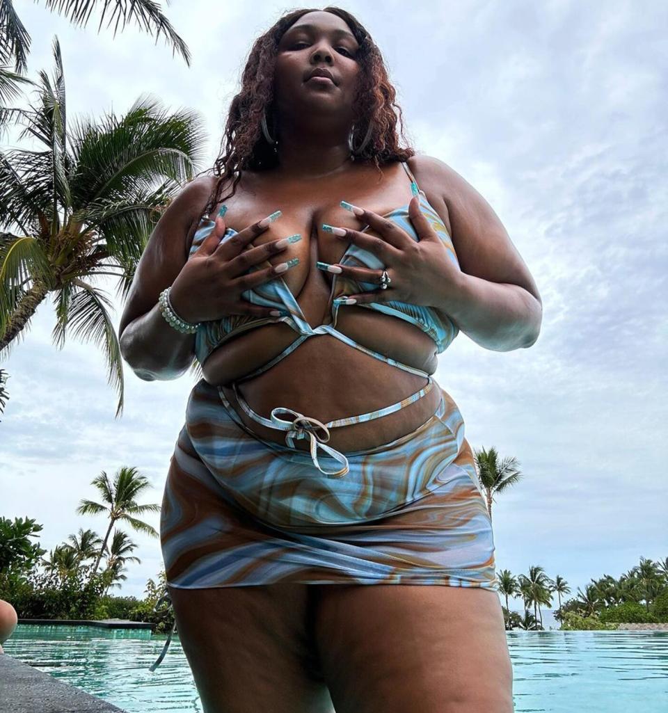 Lizzo shares "sex symbol" selfies on Instagram