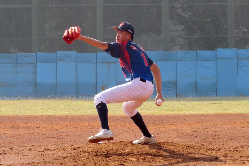 平鎮高中李晨薰滑球壓制麥寮取勝。（學生棒聯提供）