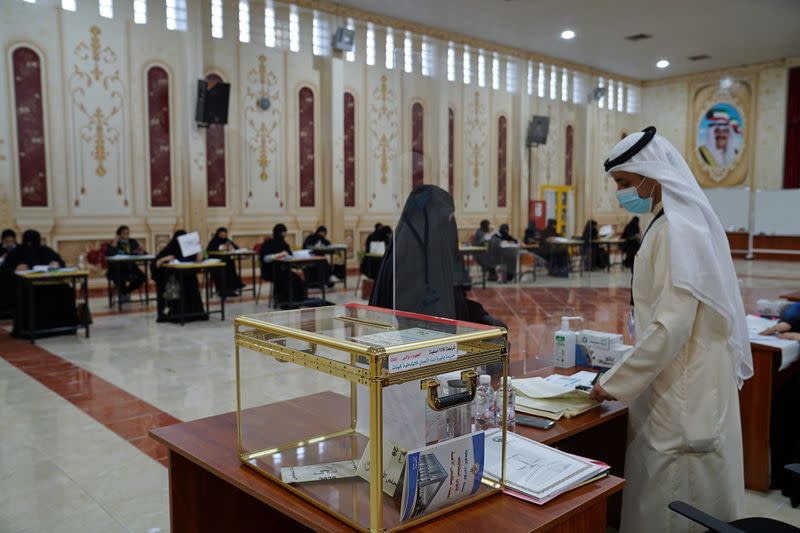 Kuwait holds parliamentary elections