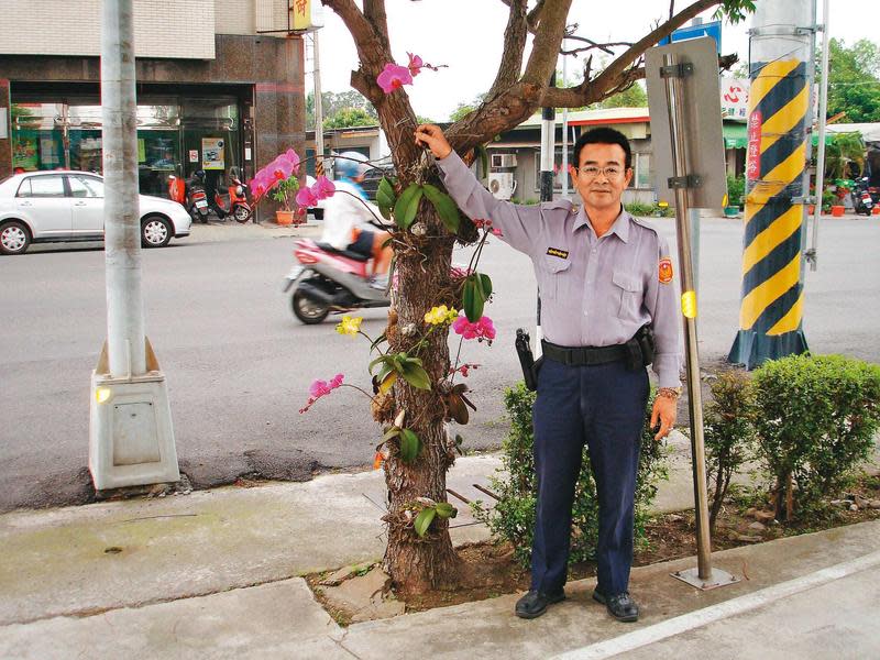 官田分駐所時任副所長楊博賢（圖）主導包庇翁茂鍾易服社會勞動，隔年申請退休並轉至翁的佳和集團上班。（翻攝楊博賢臉書）