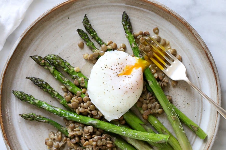 Asparagus and Green Lentils With Poached Egg from SkinnyTaste