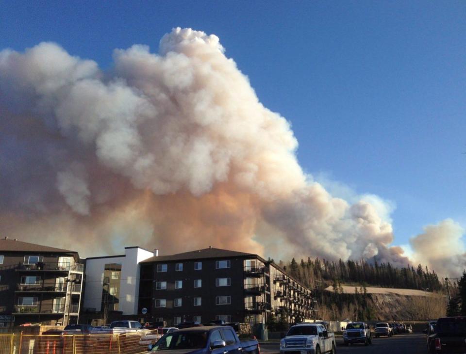 Smoke from a wildfire fills the sky in downtown Fort McMurray looking southeast on Sunday, May 1, 2016. THE CANADIAN PRESS-Greg Halinda