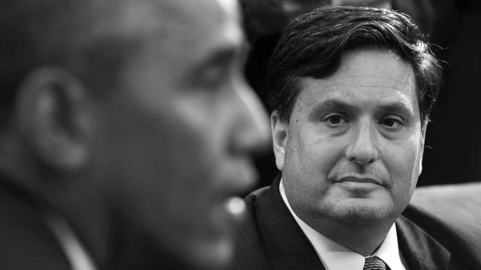 U.S. President Barack Obama holds a meeting with Ebola Response Coordinator Ron Klain (R) and members of his team coordinating the government's Ebola response in the Oval Office of the White House in Washington October 22, 2014. (Kevin Lamarque/Reuters)