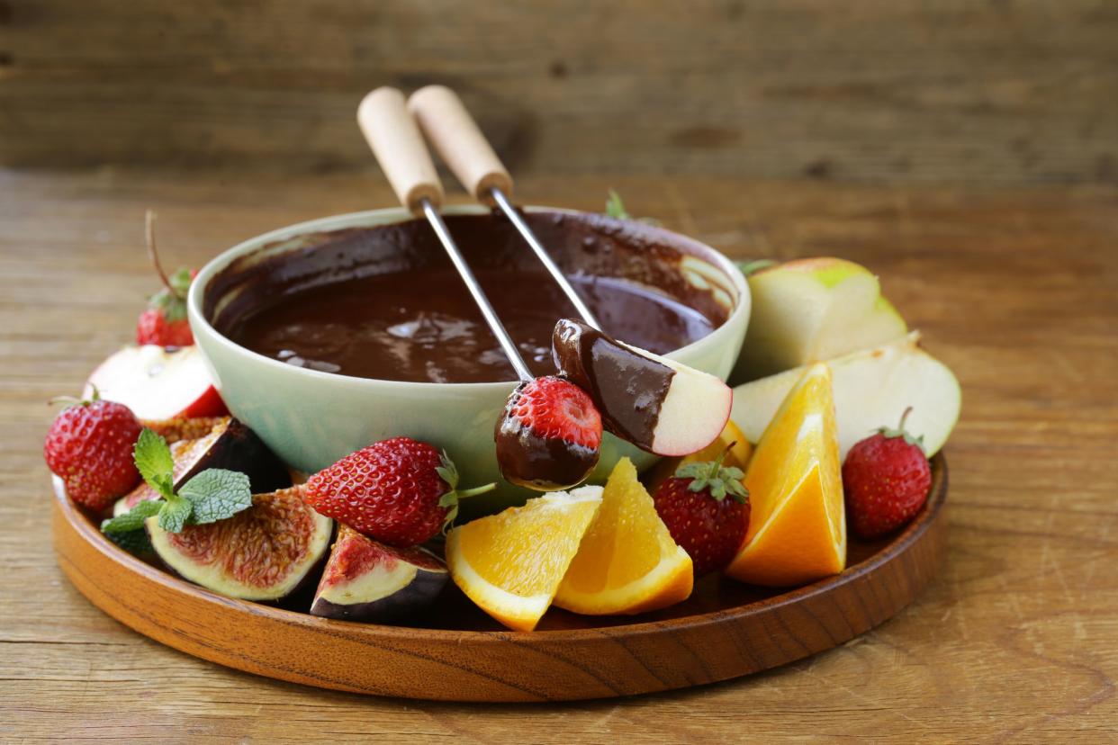 chocolate fondue with various fruits - easy and delicious dessert