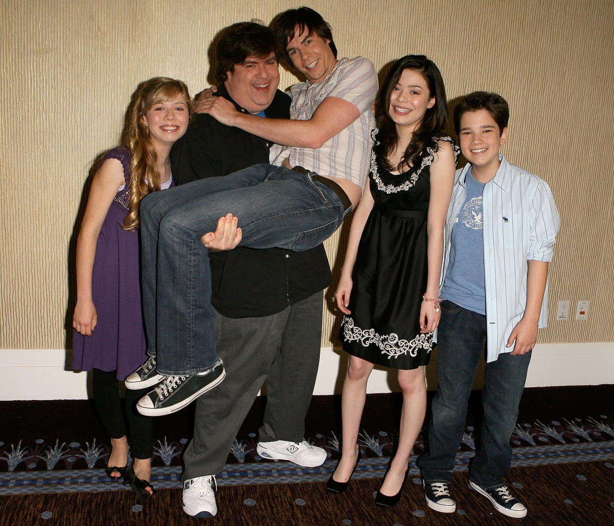 BEVERLY HILLS, CA - JULY 13:  Miranda Cosgrove, Jennette McCurdy, Nathan Kress, Jerry Trainor and Dan Schneider at the MTV Summer 2007 TCA Press Tour at the Beverly Hilton Hotel on July 13, 2007 in Beverly Hills, California.  (Photo by Jason Merritt/Film Magic)