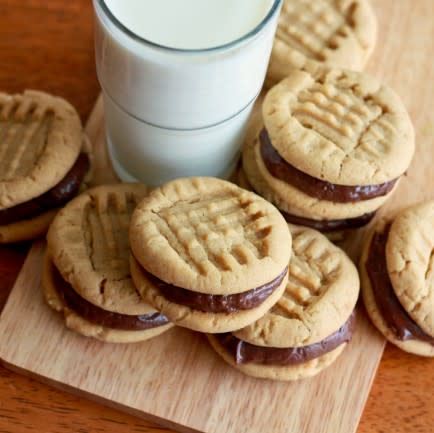 Peanut Butter Sandwich Cookies With Nutella Marshmallow Cream Cheese Filling