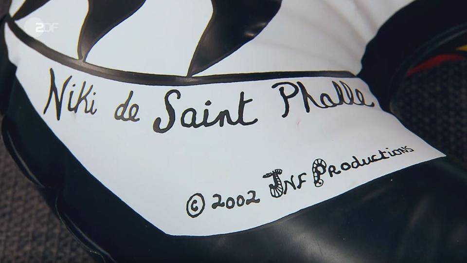 Die aufblasbaren Kunstwerke stammten von Niki de Saint Phalle aus dem Jahr 2002, das gleichzeitig das Sterbejahr der weltbekannten Künstlerin war. (Bild: ZDF)