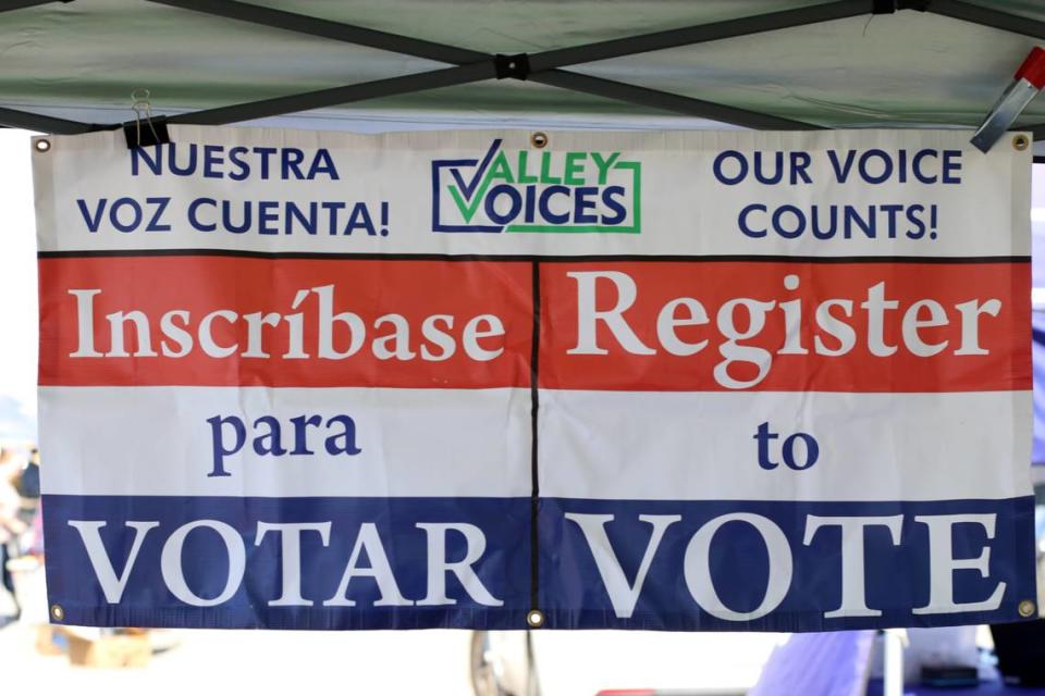 Valley Voices estuvo en Alma's Flea Market el lunes 17 de junio en Hanford, promoviendo el derecho al voto así como el registro de electores como una organización no partidista sin fines de lucro. Uno de sus esfuerzos es impulsar el involucramiento cívico y el empoderamiento de los votantes en el condado de Kings.