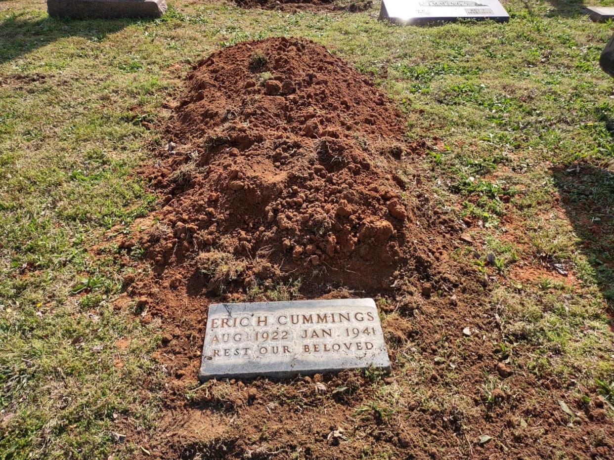 Eric Cummings' final resting place at Liberty Cemetery in Everton, Missouri.