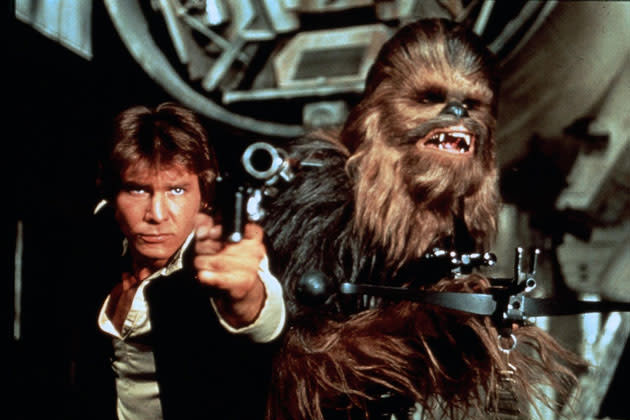 Szenenbild auf „Krieg der Sterne“: Han Solo (l.) und sein Freund Chewbacca (Bild: ddp Images)