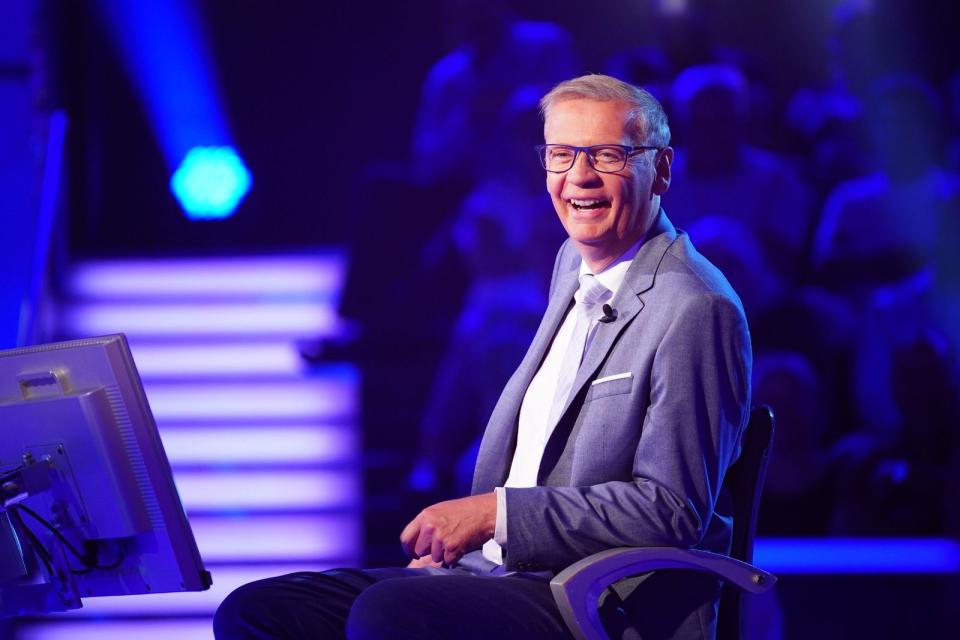  Günther Jauch blickt auf 22 Jahre mit den Promi-Specials seiner Quizshow-Reihe zurück. Dabei kann er sich Schadenfreude gelegentlich nicht verkneifen. (Bild: RTL/Stefan Gregorowius)