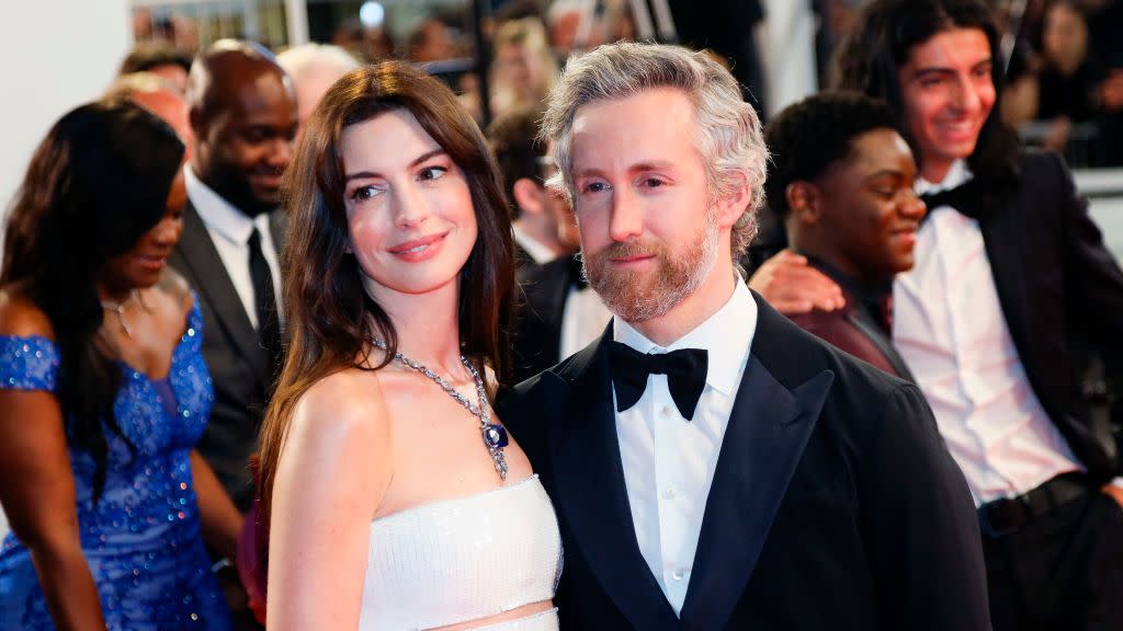 anne hathaway and husband adam shulman