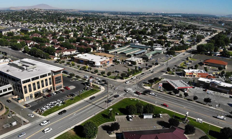 Kennewick has begun construction to widen the North Steptoe Street and Gage Boulevard intersection, its busiest intersection.