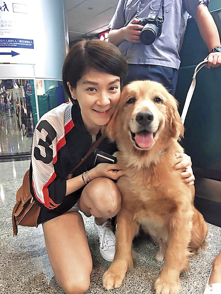 陸元琪很愛狗，臉書經常貼出她與毛小孩的照片。（翻攝自網路）
