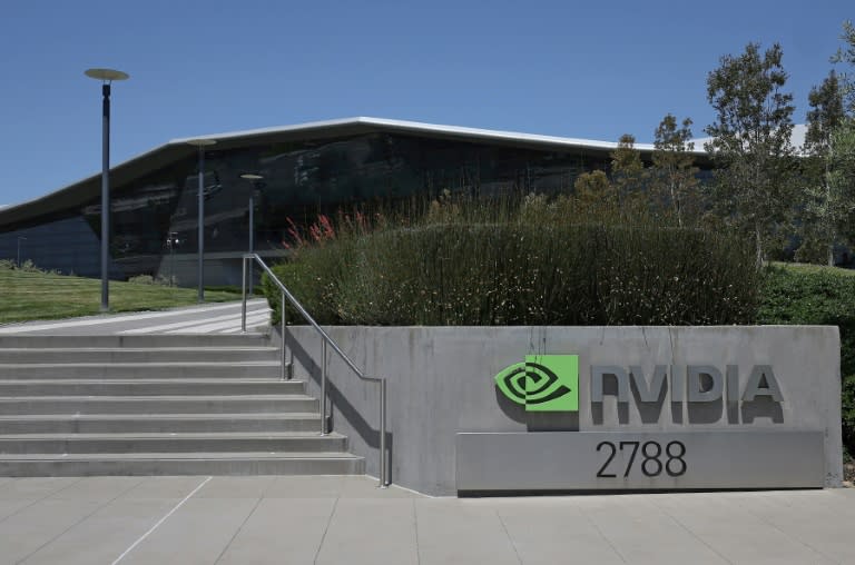 Der US-Mikrochiphersteller Nvidia ist seit Dienstag gemessen an seiner Marktkapitalisierung das wertvollste Unternehmen der Welt. Die Nvidia-Aktie stieg um 3,5 Prozent und erreichte somit eine Marktkapitalisierung von 3,349 Billionen Dollar. (JUSTIN SULLIVAN)