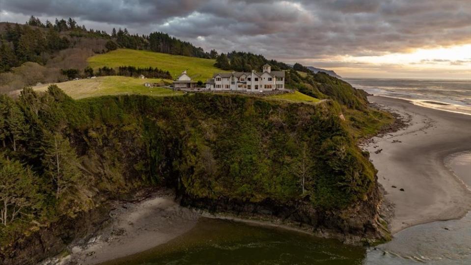 Cliffside homes roundup