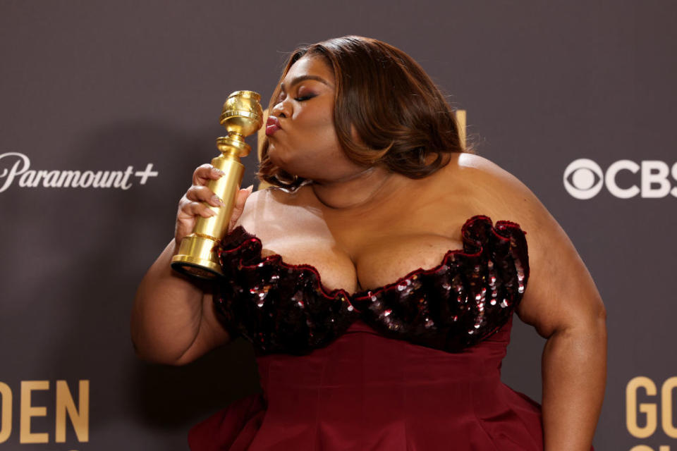 Da'Vine Joy Randolph kissing her Golden Globe award