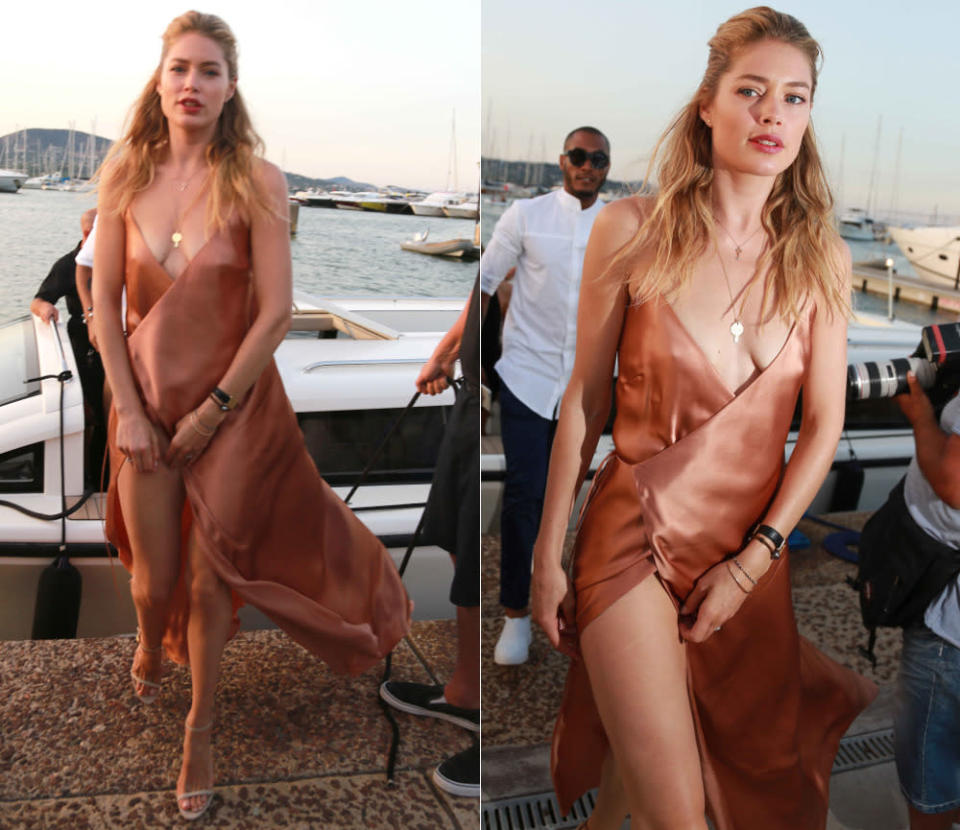 XXL-Dekolleté, Nippelalarm und ein Beinschlitz, bei dem dank der Meeresbrise Höschenblitzer vorprogrammiert waren – eigentlich hätte der Look von Mason, in dem Model Doutzen Leos Jachtparty besuchte, furchtbar ordinär wirken müssen. Dank des schlichten Stylings und der unaufdringlichen Weitzmans schaffte es Doutzen stattdessen aber, zart, zerbrechlich und mädchenhaft auszusehen. SO geht das, liebe Shermine! (21. Juli 2016, Bilder: ddp)