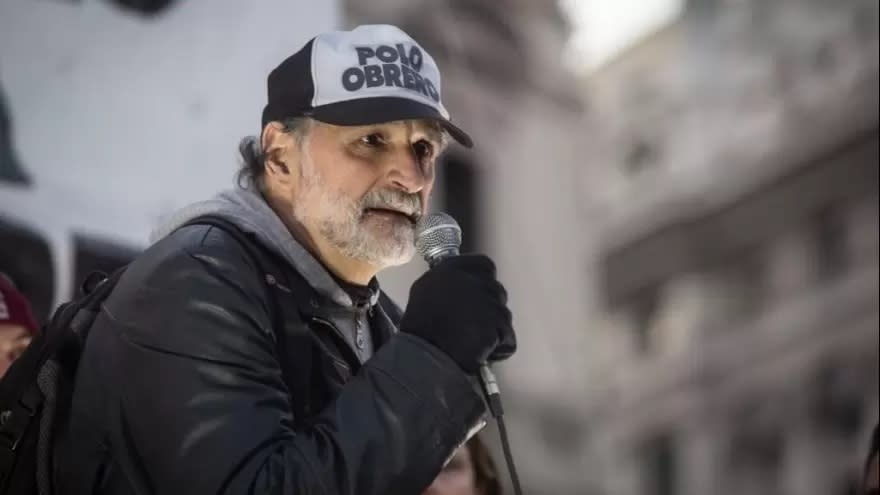 El líder piquetero Eduardo Belliboni volvió a cargar contra la política económica de Sergio Massa, en otra marcha masiva que cortó la avenida 9 de Julio